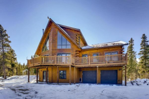 Large acreage welcomes the whole family, with space to enjoy outside and inside - Alpine Vista Cabin